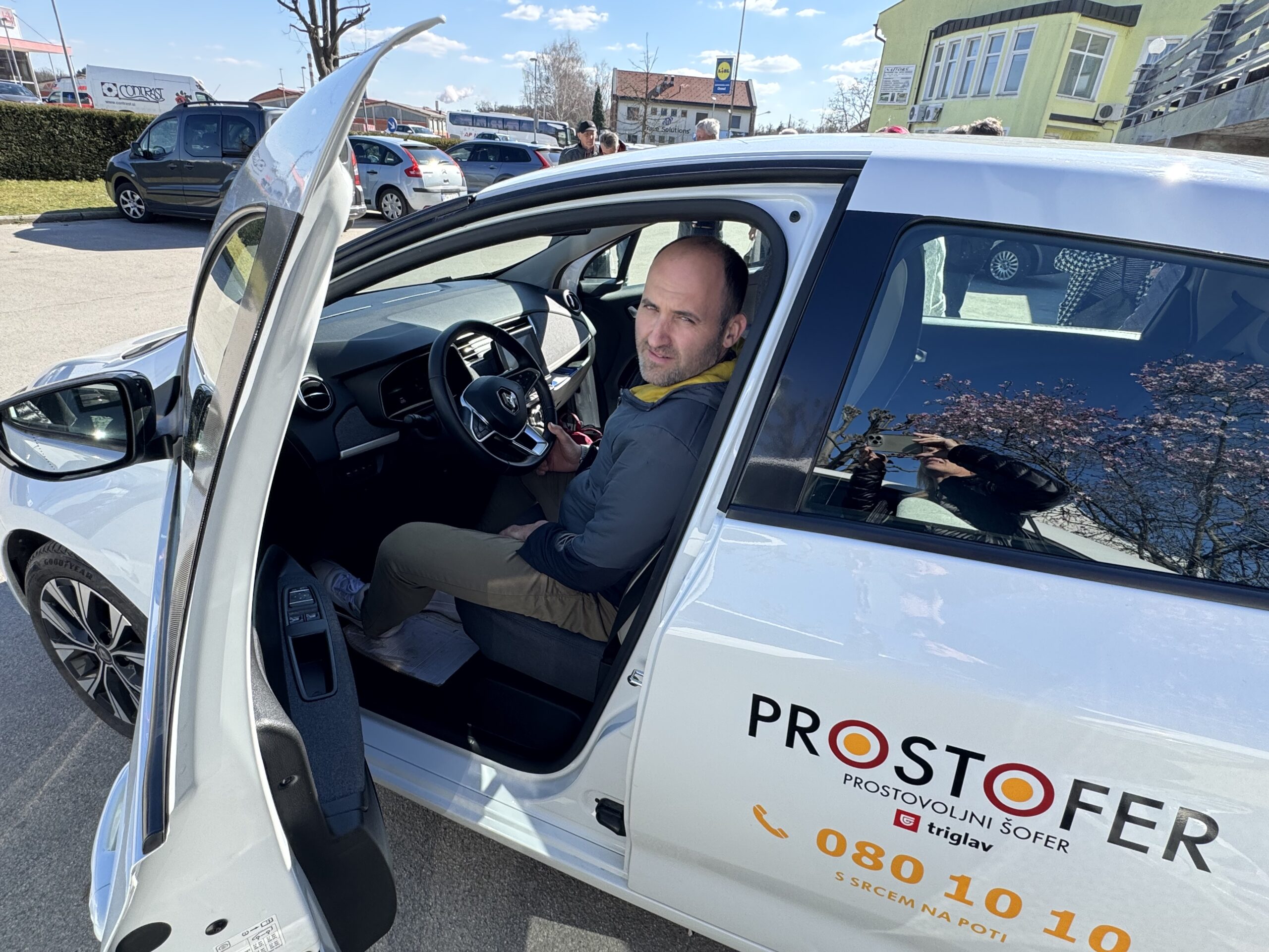 Prostofer v letu 2025 – več kot 25.000 prevozov starejših od vrat do vrat